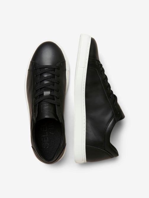 LEATHER TRAINER