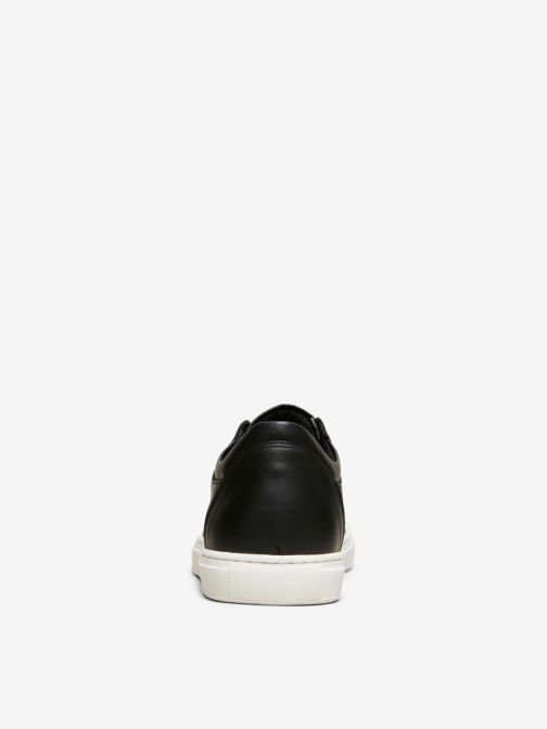 LEATHER TRAINER