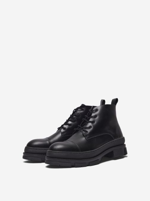 LEATHER BOOT
