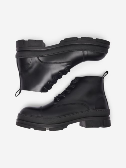 LEATHER BOOT