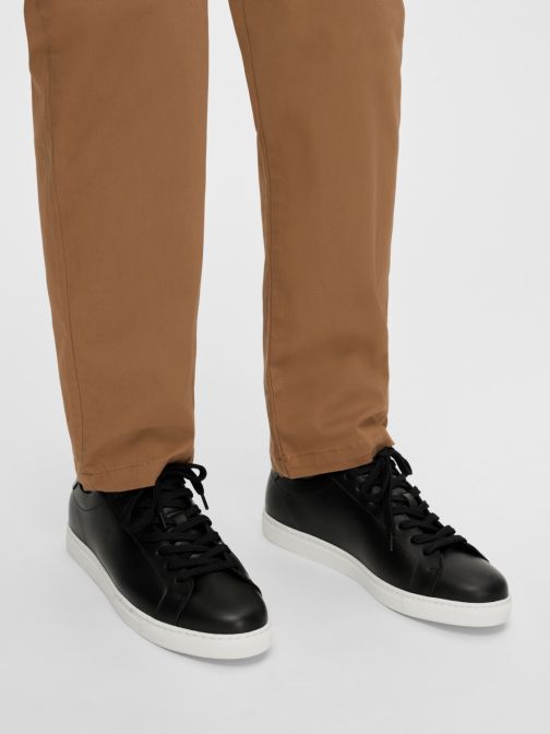 LEATHER SNEAKER