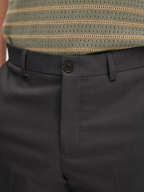 SLIM FIT SHORTS