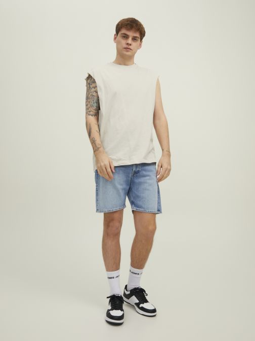 SLEEVELESS TEE