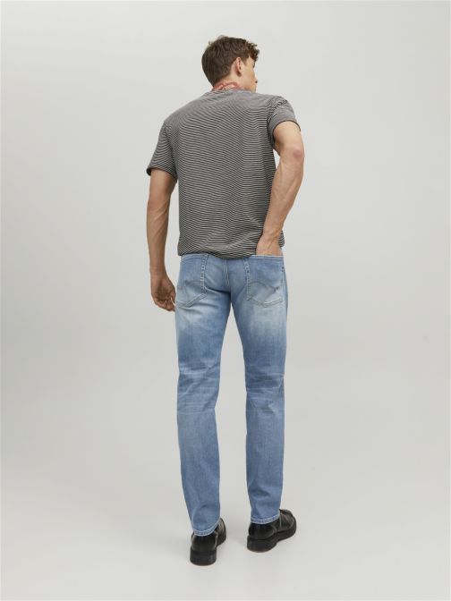 TAPERED FIT JEANS