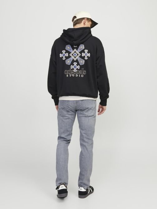 TAPERED FIT JEANS
