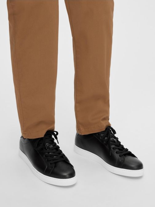 LEATHER SNEAKER