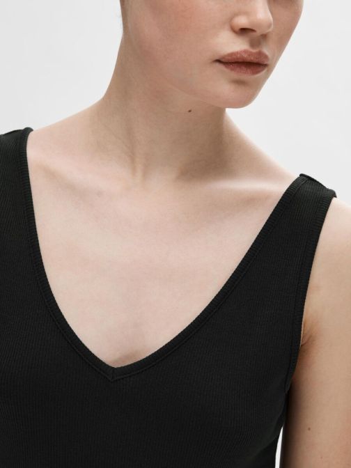 V-NYAKÚ BORDÁZOTT TOP