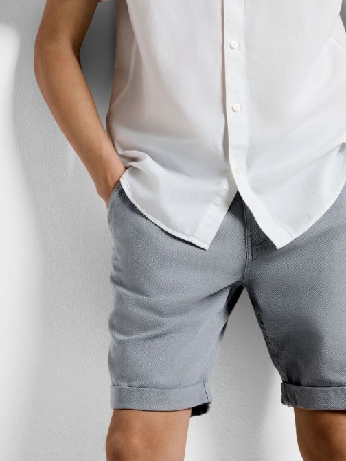 SLIM FIT SHORTS