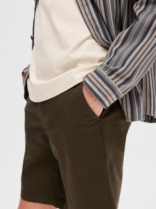 SLIM FIT CHINO SHORTS