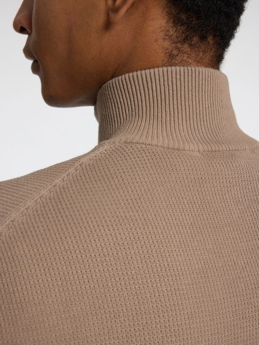 HALF ZIP PULLOVER
