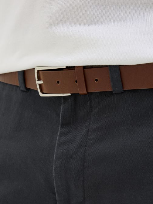CHINO SHORTS WITH BELT