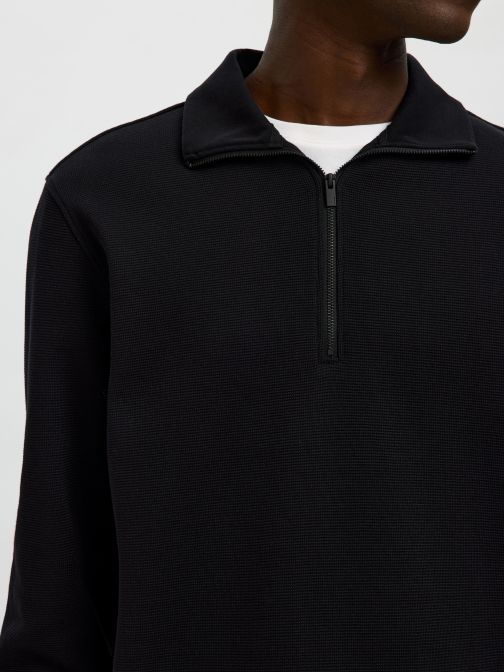 HALF ZIPPED PULLOVER