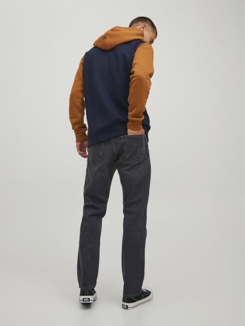 RELAXED FIT JEANS