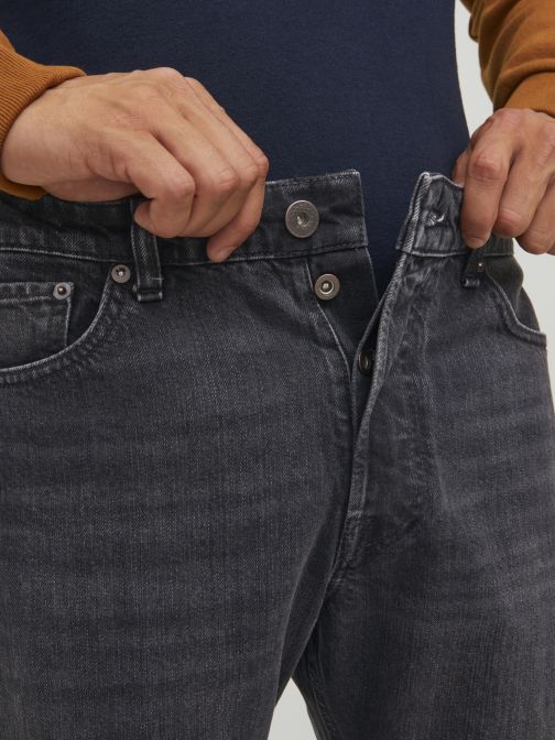 RELAXED FIT JEANS