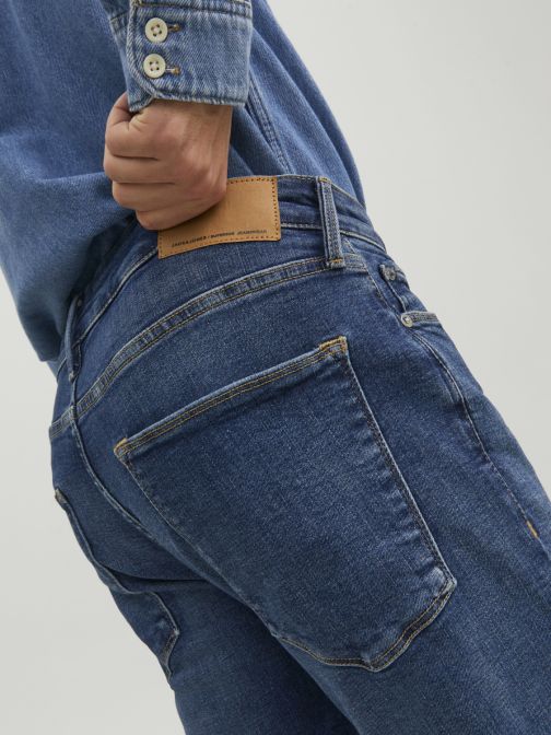 REGULAR FIT JEANS