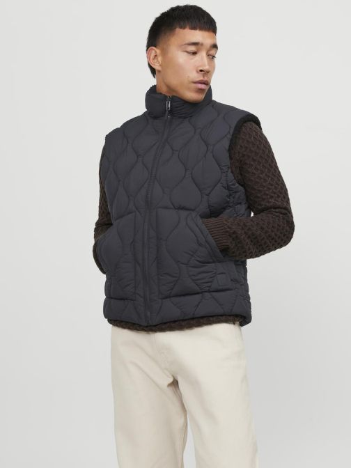 REVERSIBLE VEST
