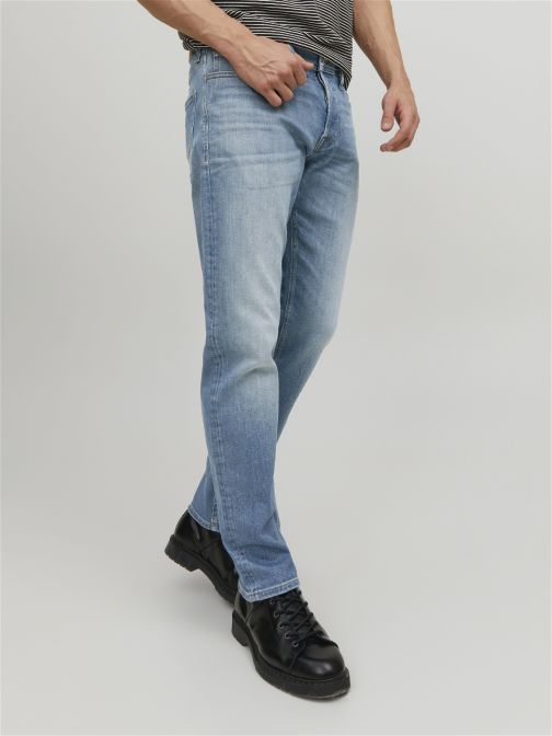 TAPERED FIT JEANS