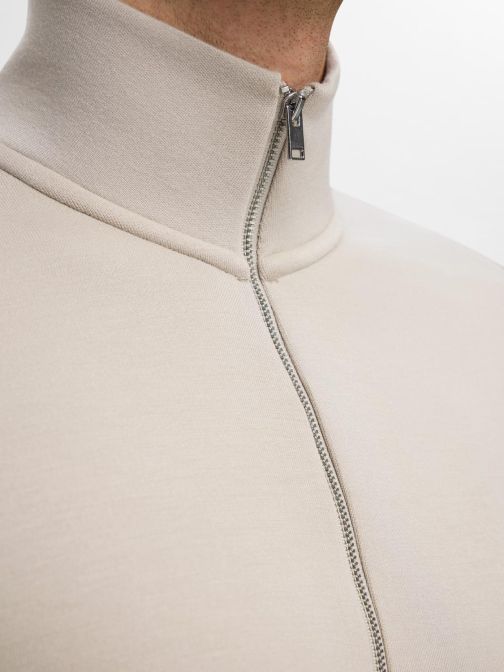 HALF ZIP PULLOVER