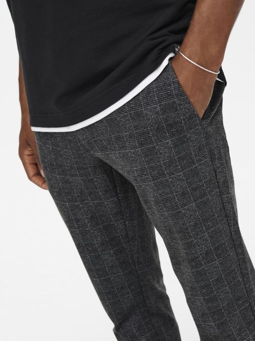 SLIM FIT KOCKÁS NADRÁG
