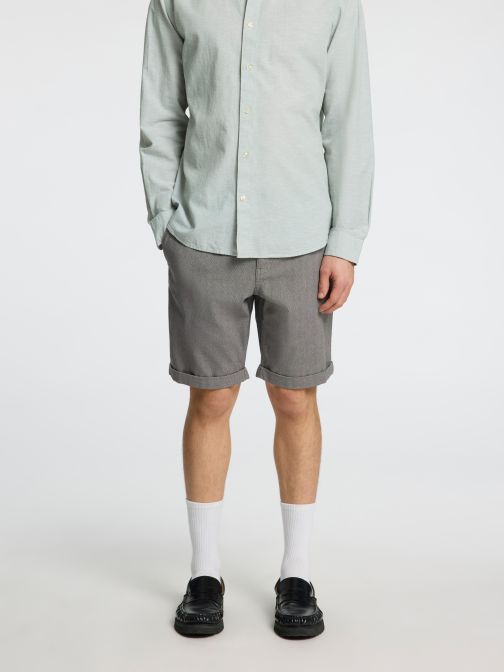 SLIM FIT SHORTS