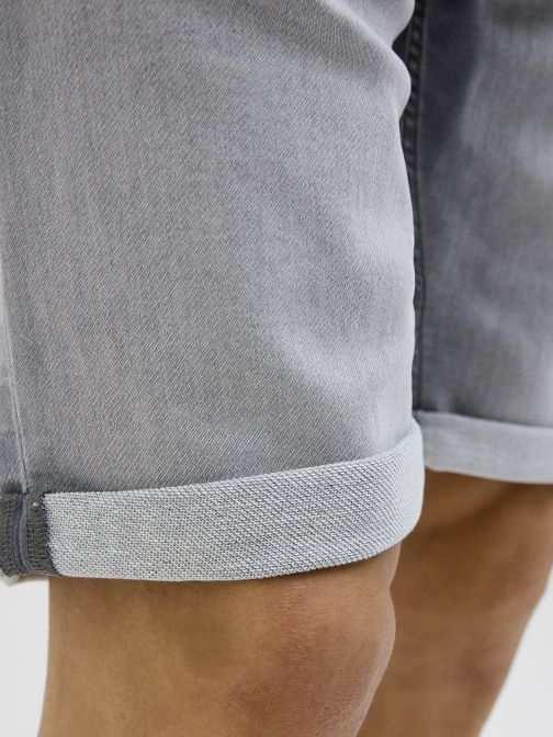 REGULAR FIT SHORTS