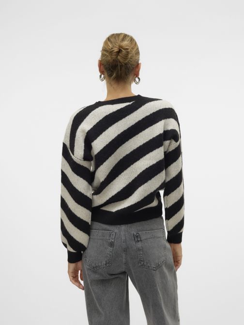 O-NYAKÚ KÖTÖTT PULÓVER 